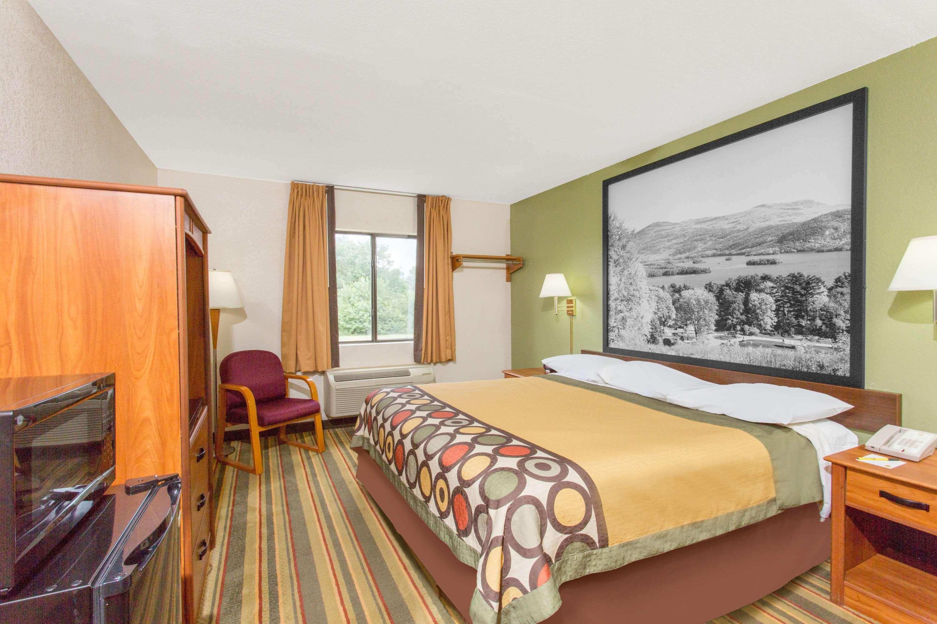 Super 8 By Wyndham Bedford Hotel Екстериор снимка