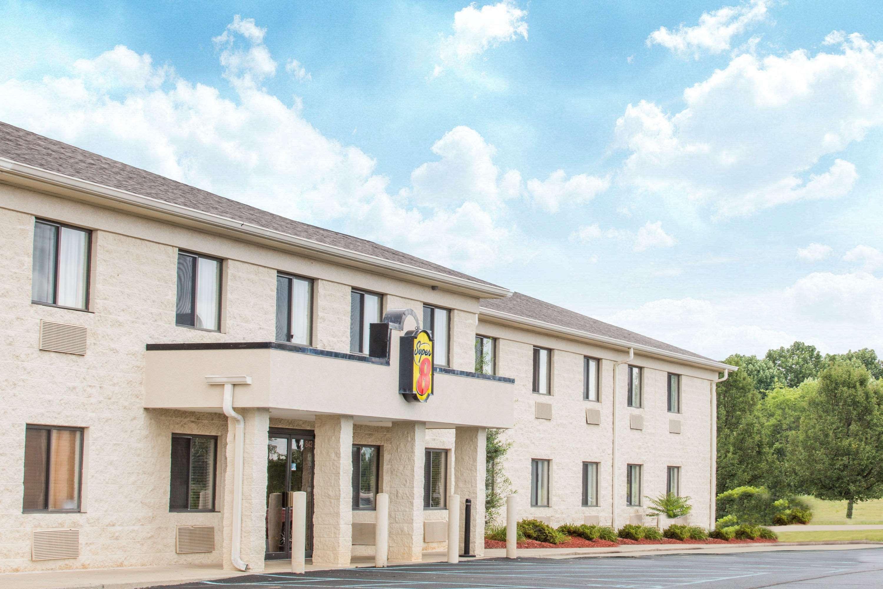 Super 8 By Wyndham Bedford Hotel Екстериор снимка