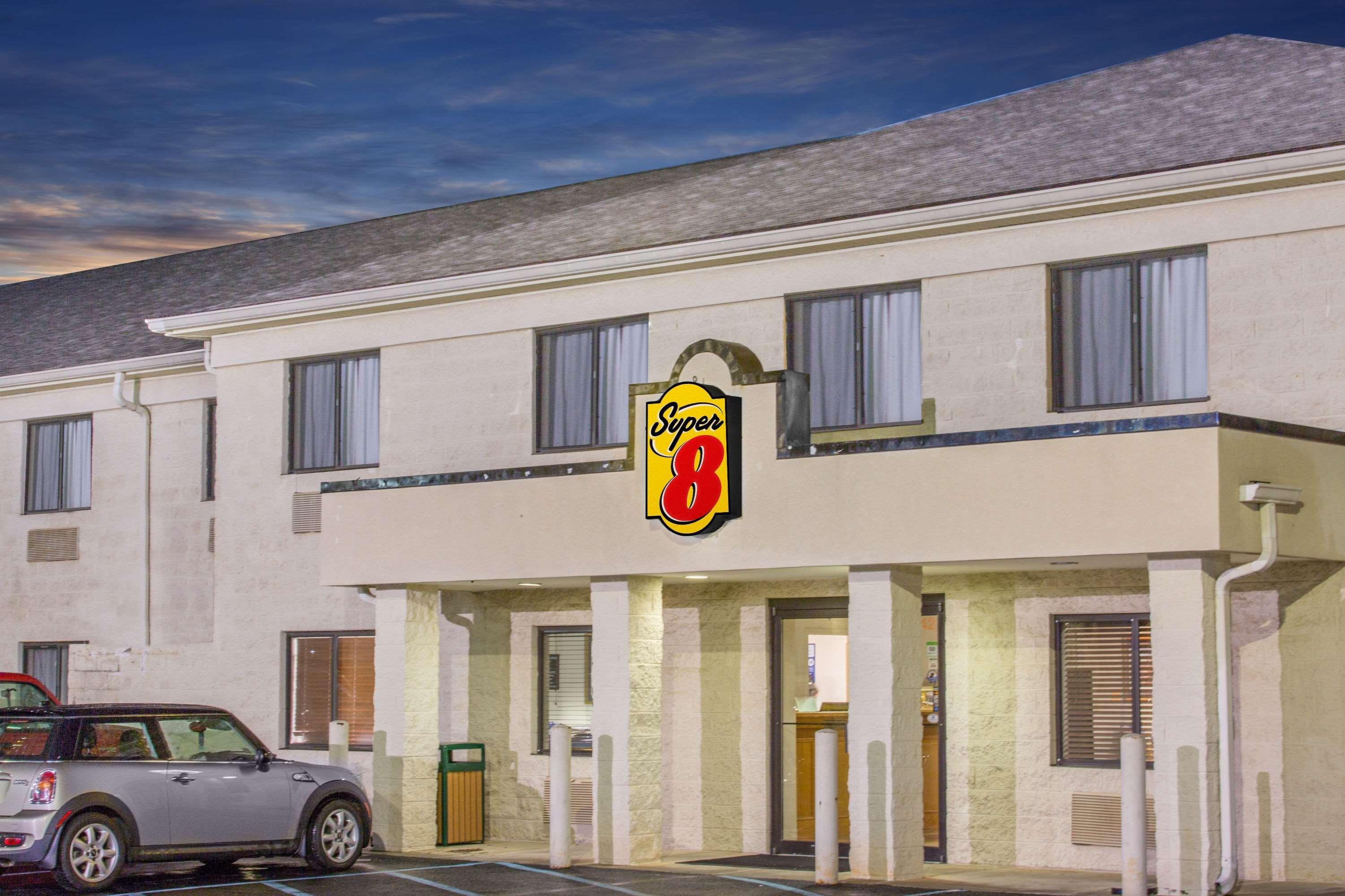 Super 8 By Wyndham Bedford Hotel Екстериор снимка