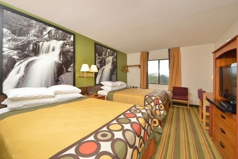 Super 8 By Wyndham Bedford Hotel Екстериор снимка